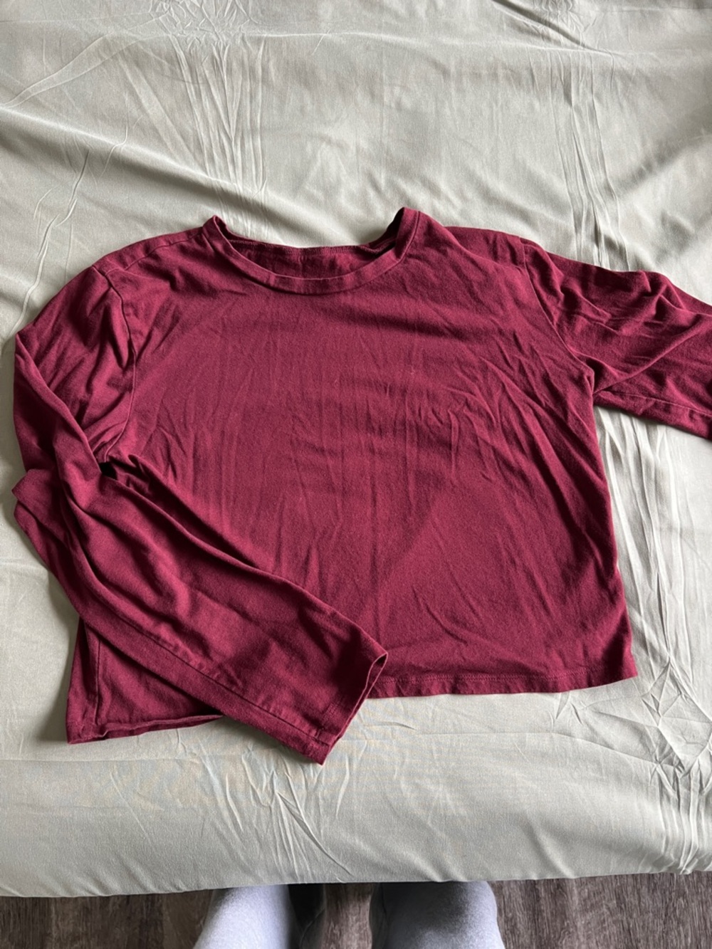 Women’s Long-Sleeve Crewneck Cropped Top in Burgundy